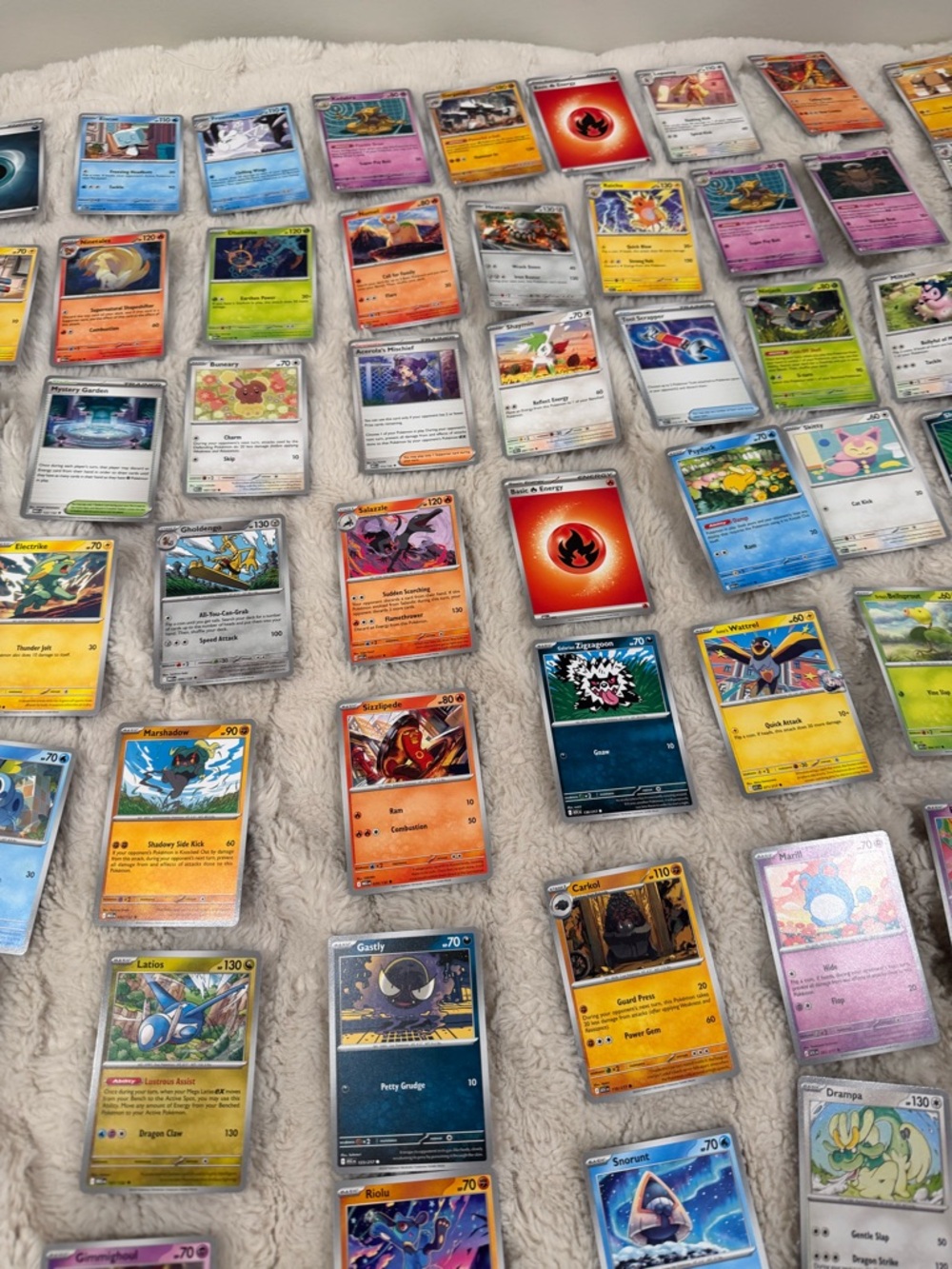 100 Pokemon Assorted Card Lot - With Poster